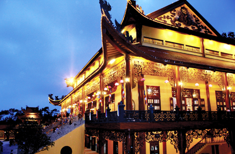 gia-thue-xe-di-chua-ba-vang