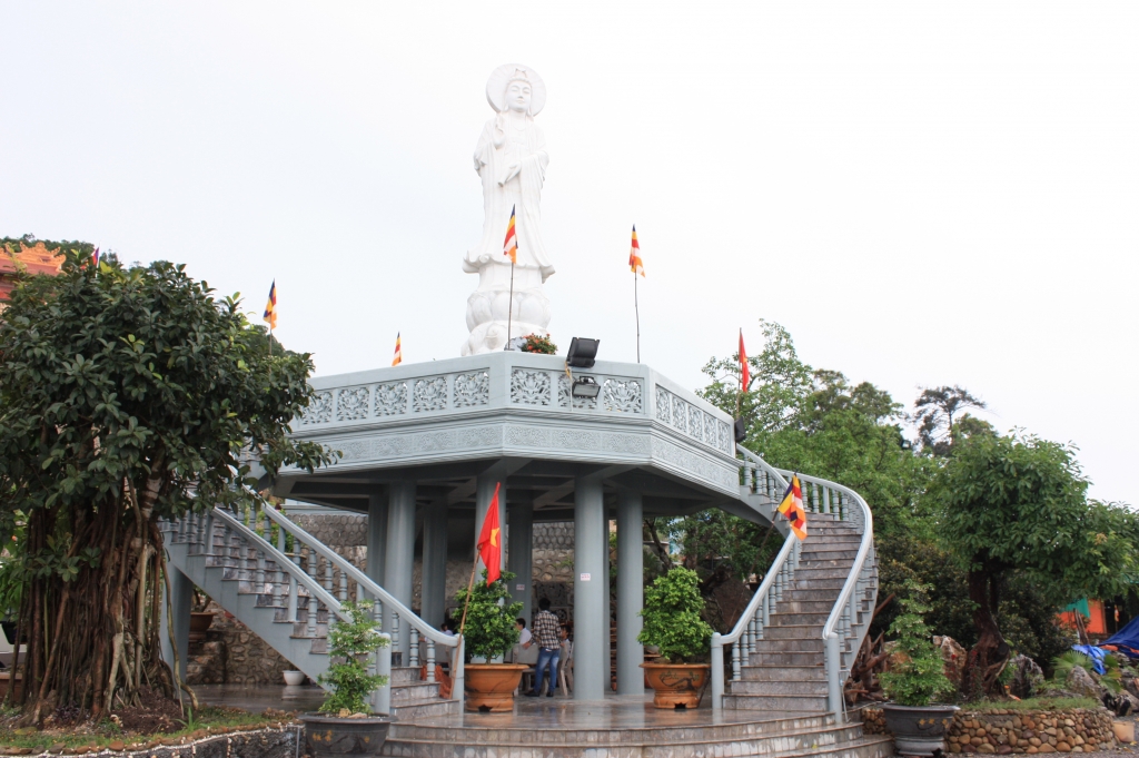 thong-tin-ve-thien-vien-truc-lam-giac-tam-chua-cai-bau (3)